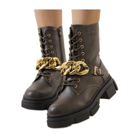 Botas de caminhada verdes com corrente