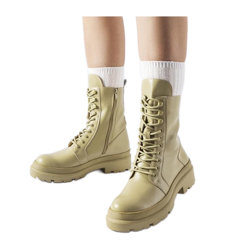 Botas rasteiras verdes claras com protetor