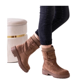 Botins slip-on castanhos com meia