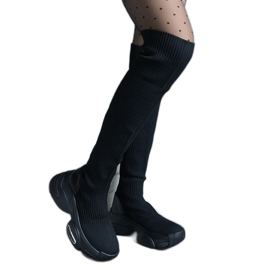 Botas pretas com cano flexível e sola maciça preto