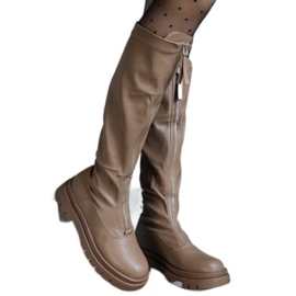 Botas marrons de couro ecológico com salto baixo decoradas com zíper marrom