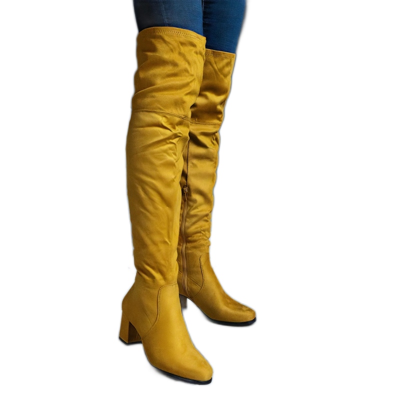 Botas amarelas acima do joelho feitas de camurça ecológica amarelo