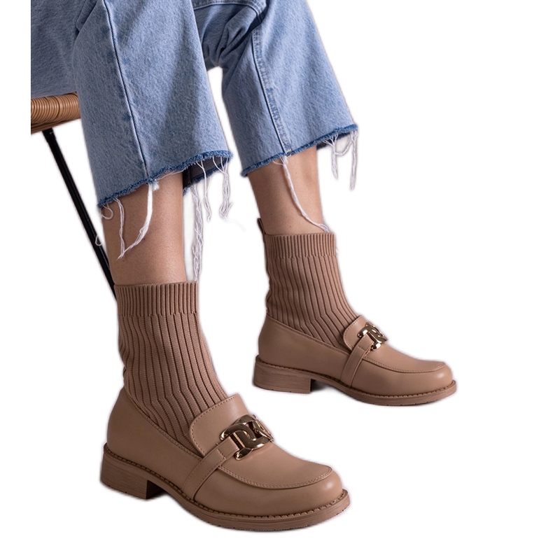 Botins bege escuro com parte superior em tecido