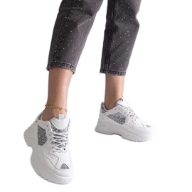 Tênis feminino branco com detalhes em glitter