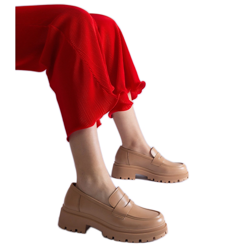 Mocassins bege escuro em couro ecológico