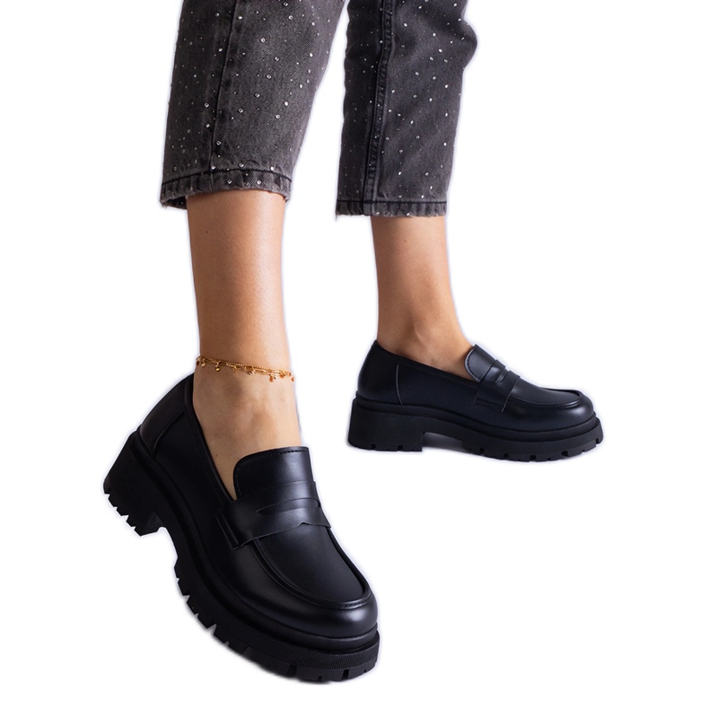 Mocassins pretos em couro ecológico