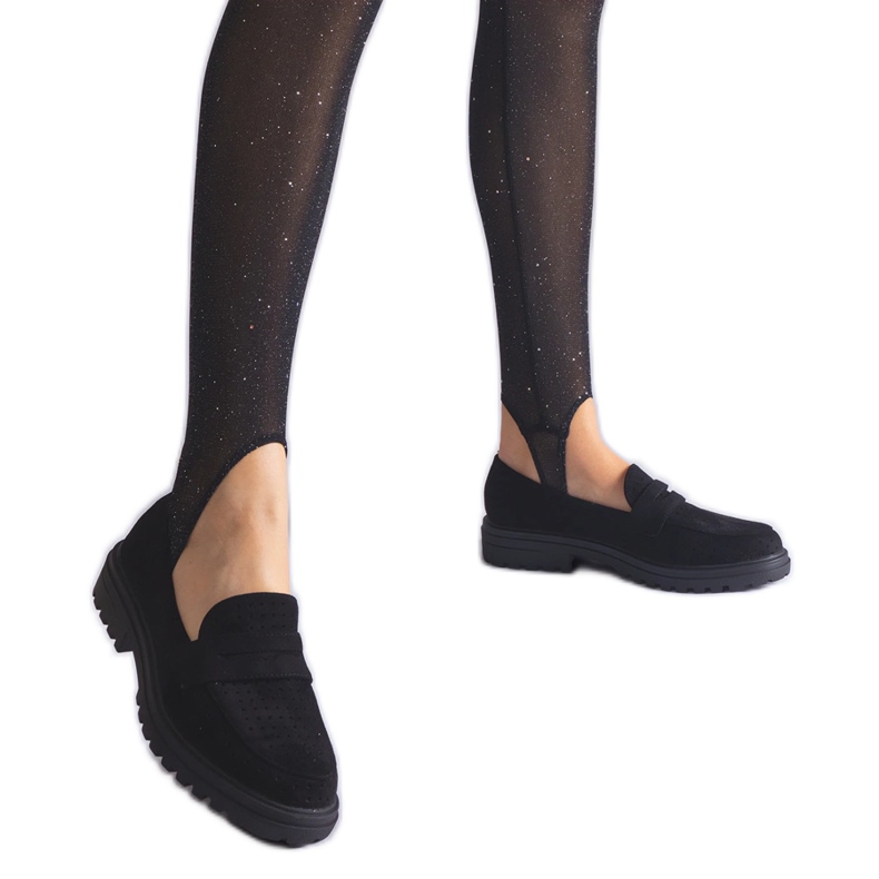 Mocassins pretos perfurados em camurça ecológica