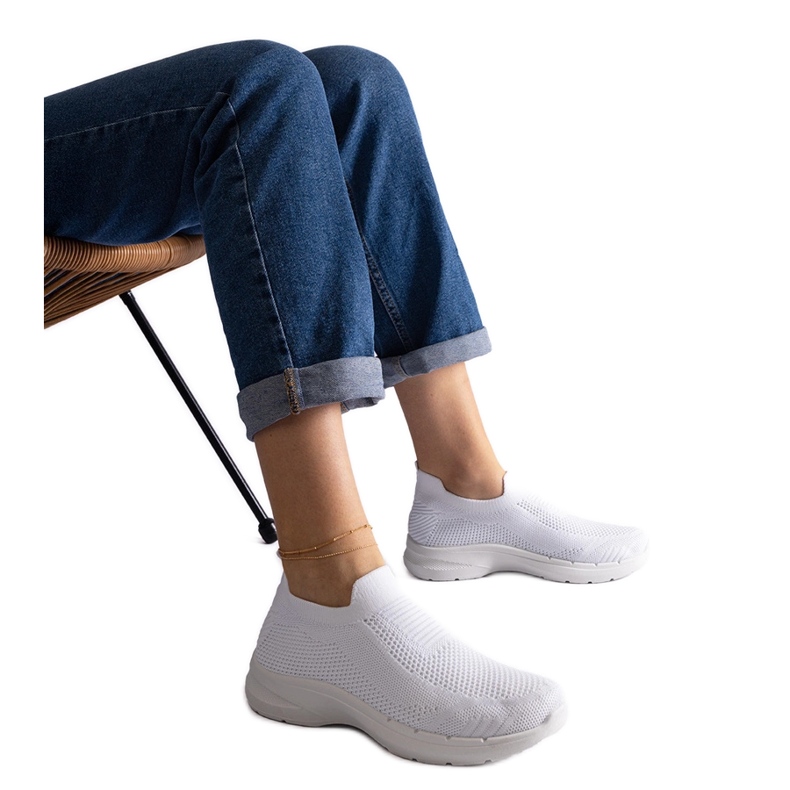 Tênis esportivo branco slip-on