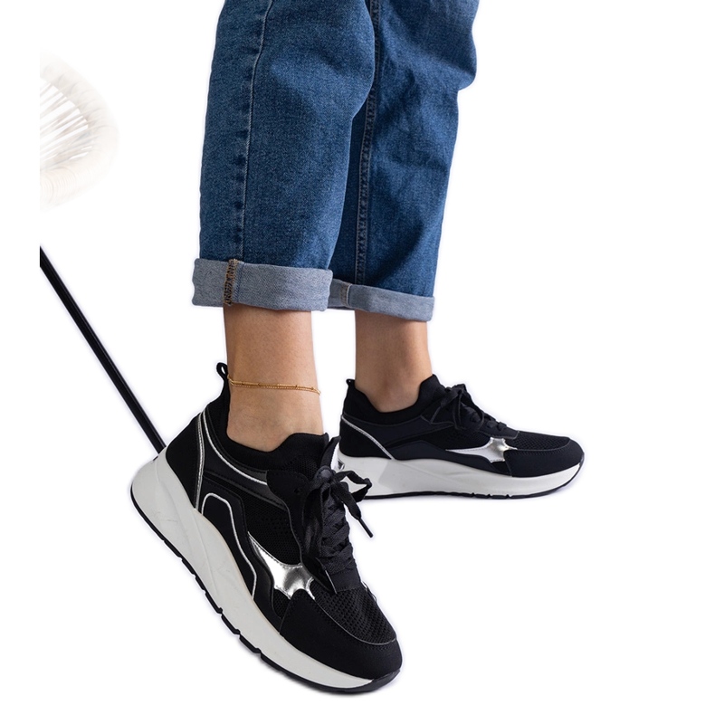 Tênis esportivos femininos negros preto