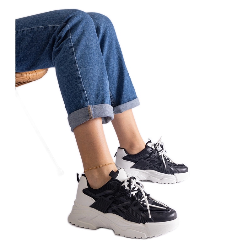 Tênis esportivos femininos negros preto