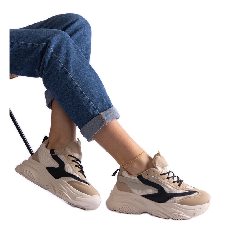 Tênis feminino bege e preto