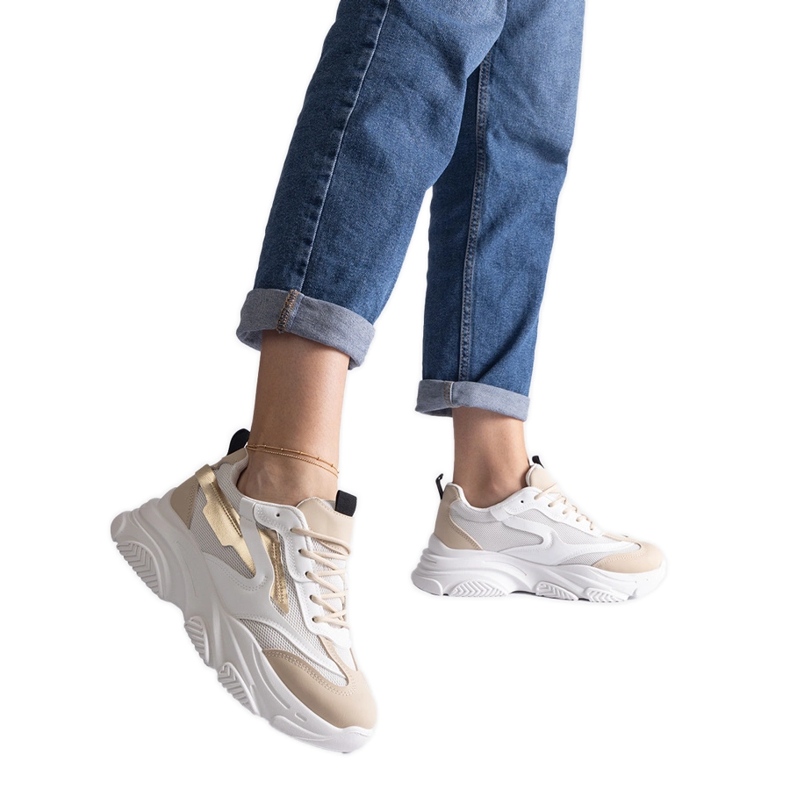 Tênis feminino bege e dourado