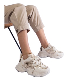 Tênis esportivo feminino bege com sola enorme