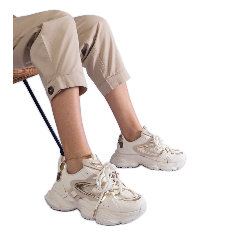 Tênis esportivo feminino bege com sola enorme Tênis esportivo feminino bege com sola enorme