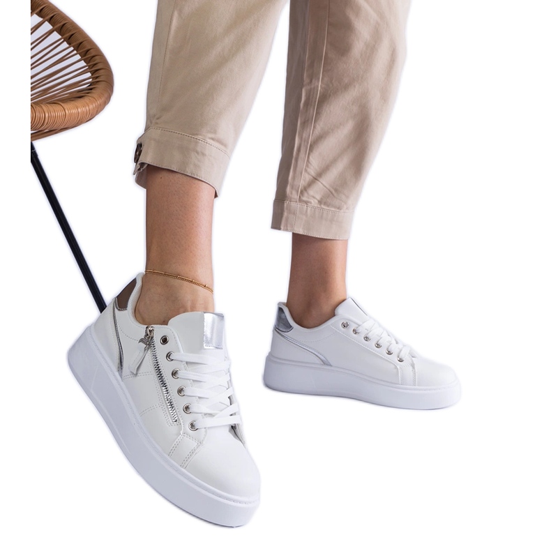 Tênis esportivos femininos brancos