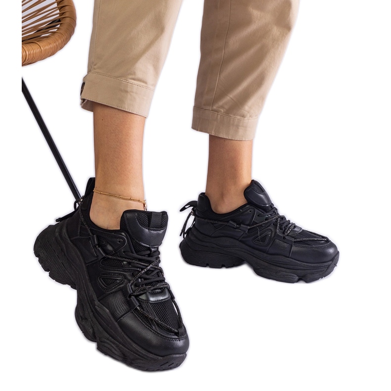 Tênis esportivos femininos negros preto