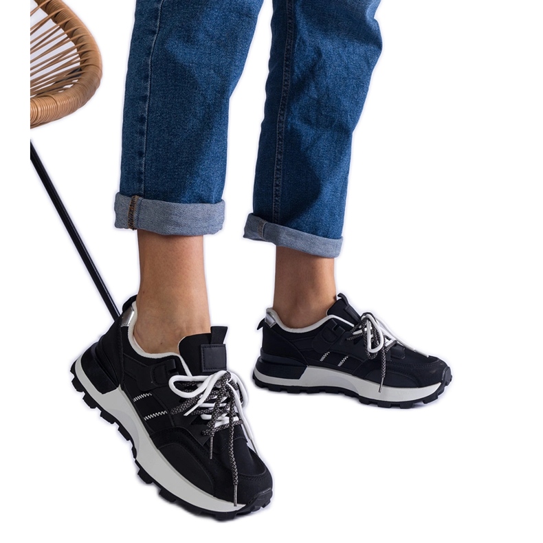 Tênis femininos esportivos pretos