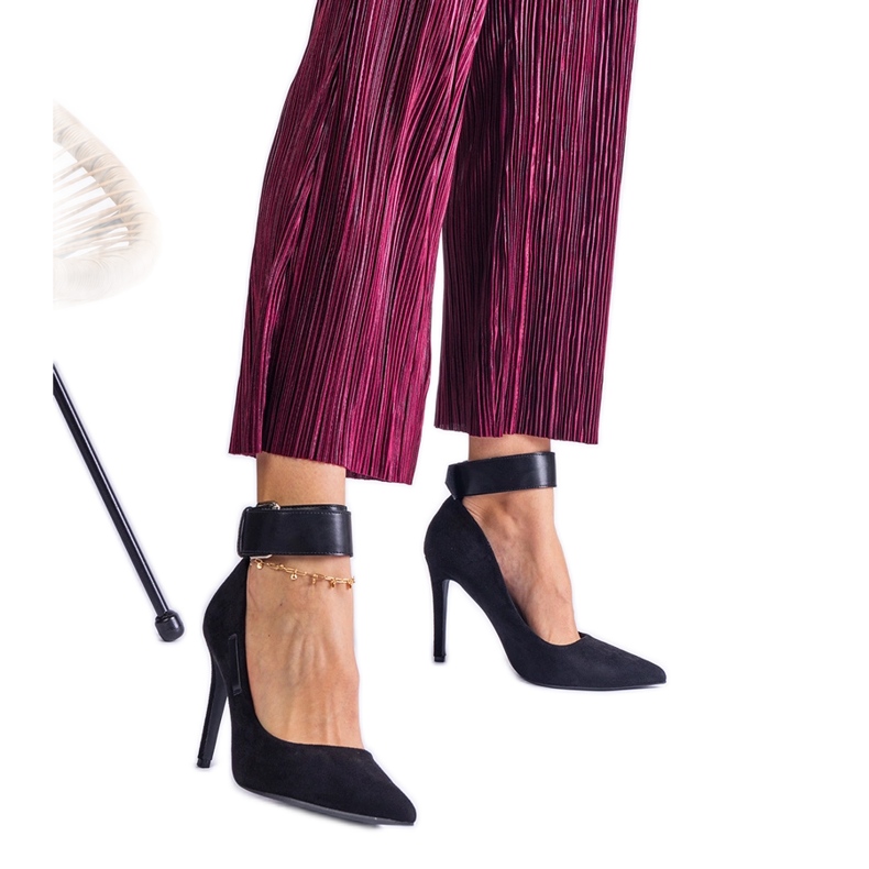 Bombas pretas no calcanhar Eco -Leather de camurça preto