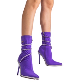 Botas de cetim violeta decoradas com zircões roxo