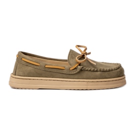 Mocassistas de camurça verde feminina com um arco