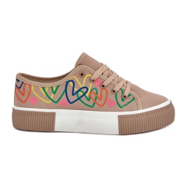 Tênis femininos em corações escuros bege