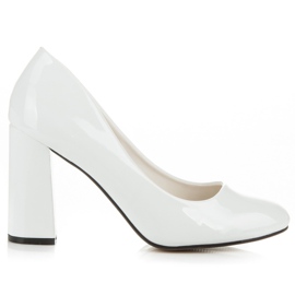 Seastar Bombas em um amplo pilar branco