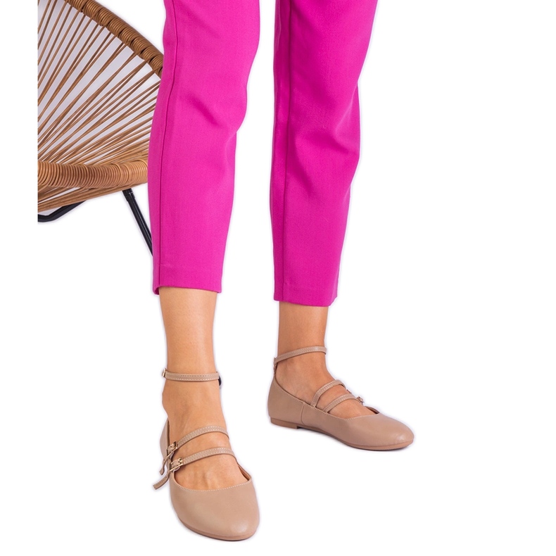 Ballerinas bege feitas de eco -Leather com fivelas