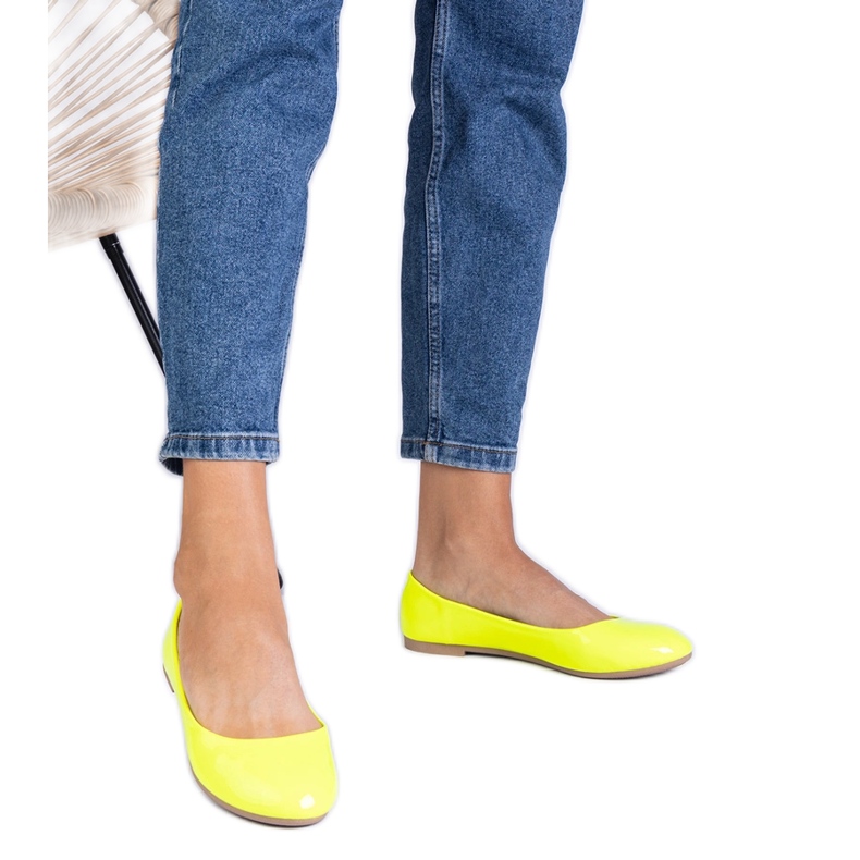 Bailarinas envernizadas de neon amarelo