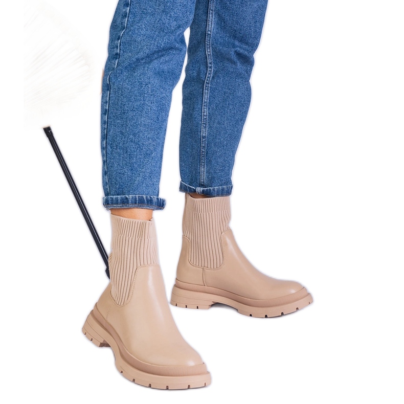 Botas marrons com uma parte superior bege material castanho