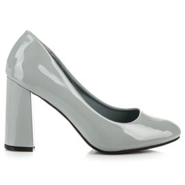 Seastar Bombas em um amplo pilar cinza