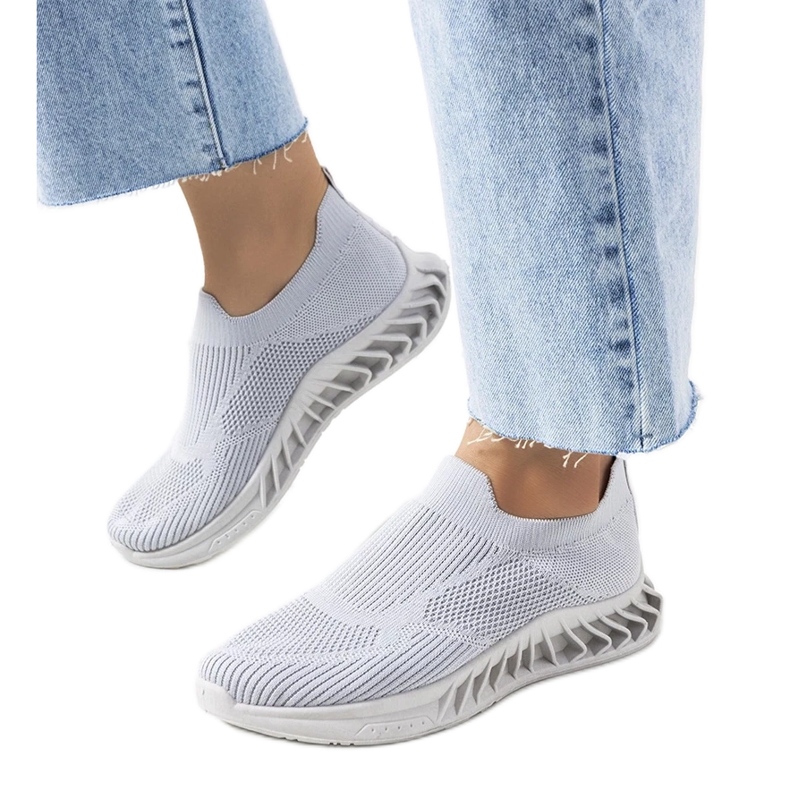 D/GMR Os tênis esportivos cinza da Neda