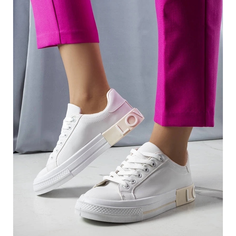 D/GMR Tênis branco e bege decorado com a inscrição Nora