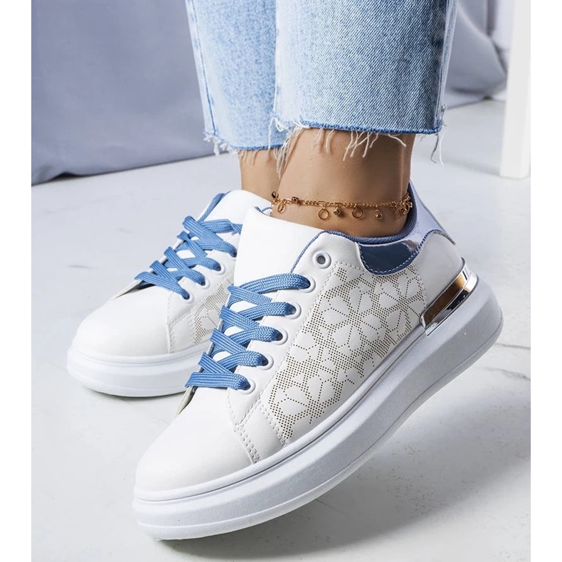 D/GMR Sapatos brancos e azuis decorados com perfurações da Erin