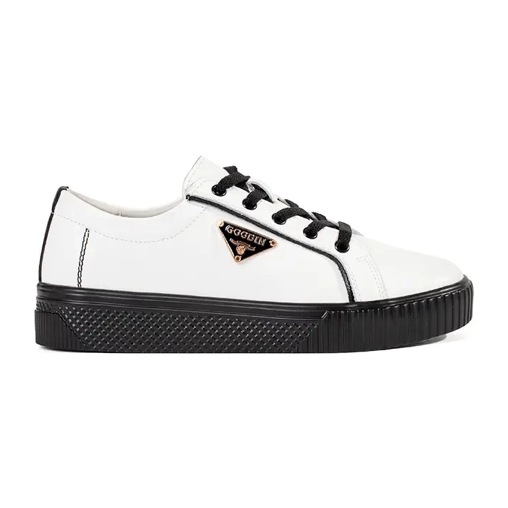 Goodin Tênis de couro branco e preto em uma sola grossa