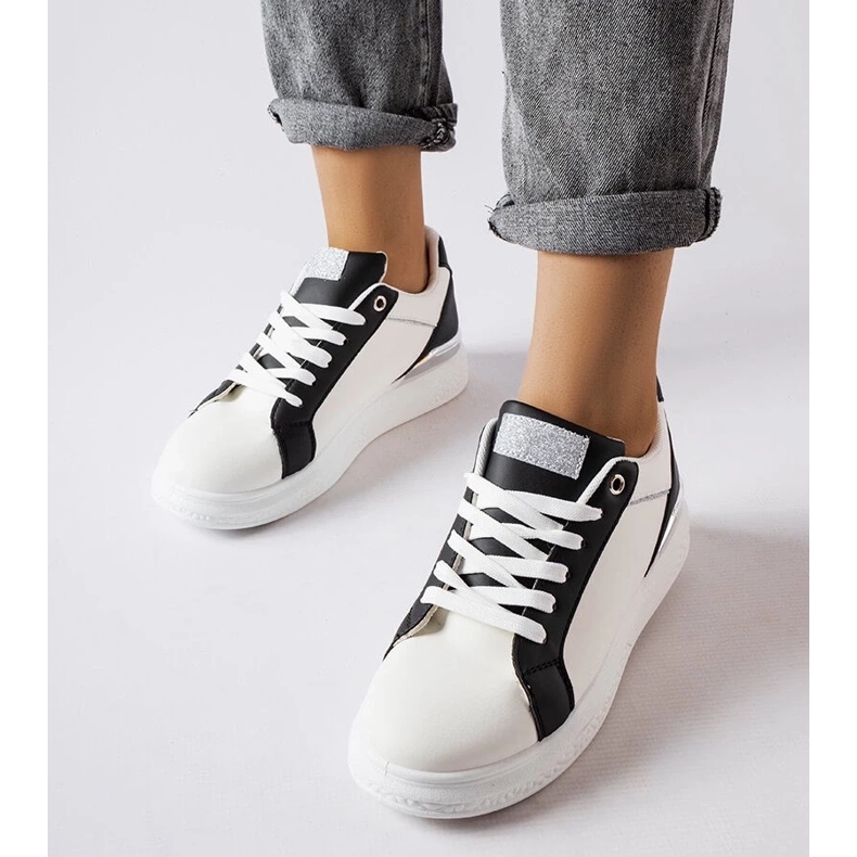 D/GMR Sapatos preto e branco com detalhes prateados da Palais