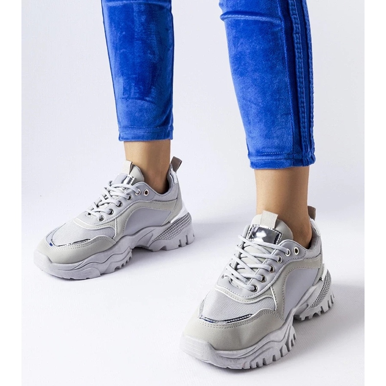 D/GMR Tênis cinza com detalhes prateados de Lodgeville