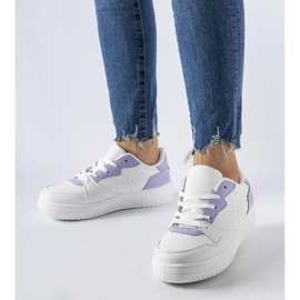 D/GMR Tênis branco com detalhes em Fournie roxo