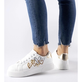 D/GMR Tênis brancos e dourados na plataforma Montclair D/GMR Tênis brancos e dourados na plataforma Montclair