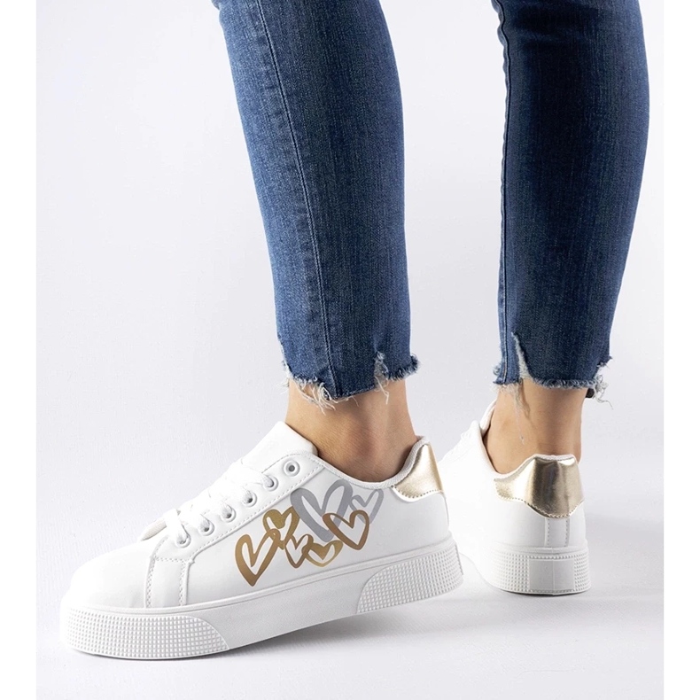 D/GMR Tênis brancos e dourados na plataforma Montclair