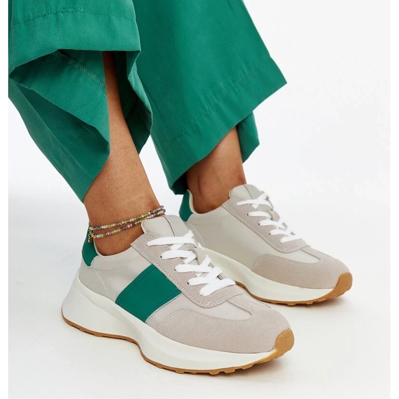 Tênis de couro cinza e verde da Ganim