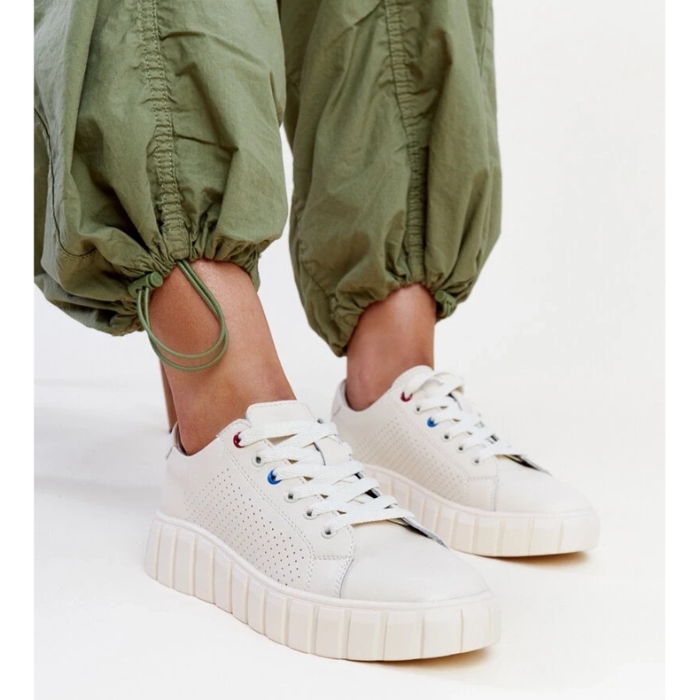 Tênis de couro bege da Zvonka