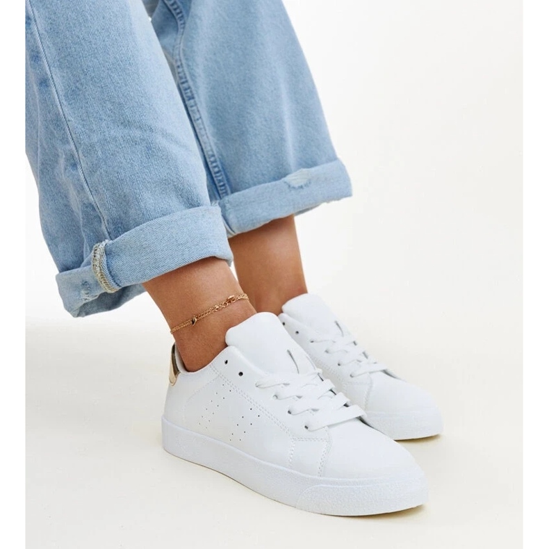 Tênis Akila branco e dourado