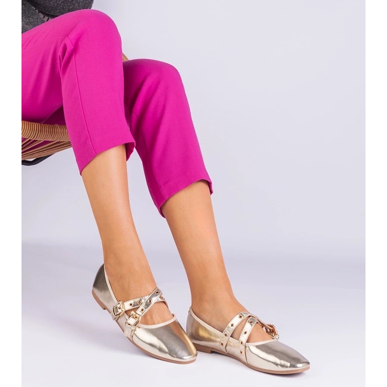 D/CEO Ballerinas de ouro feitas de eco -Leather decoradas com fivelas Emmarino dourado