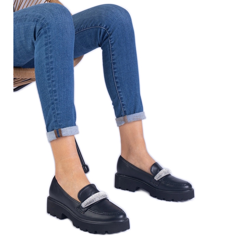 Mocas de mulheres negras decoradas com zircões preto Mocas de mulheres negras decoradas com zircões preto