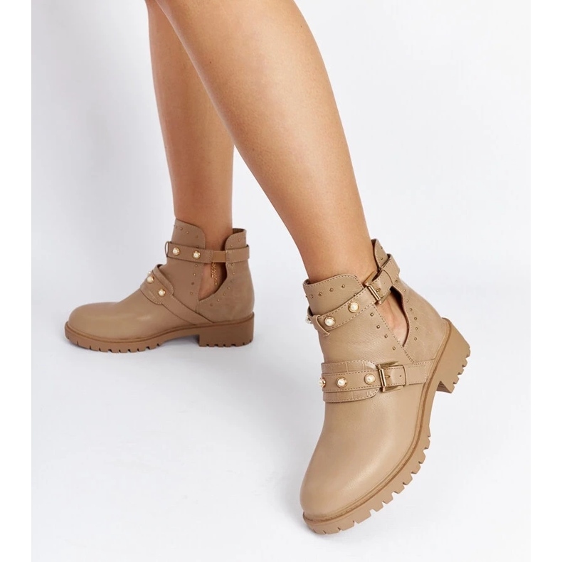 D/CEO Botins bege com recorte e pérolas Asker D/CEO Botins bege com recorte e pérolas Asker