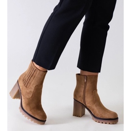 D/CEO Botas marrons com salto alto maciço, camurça ecológica Dunyana castanho D/CEO Botas marrons com salto alto maciço, camurça ecológica Dunyana castanho