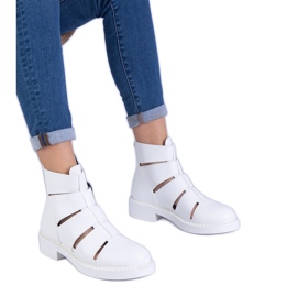 Botas brancas com eco -Leather com recortes planos branco