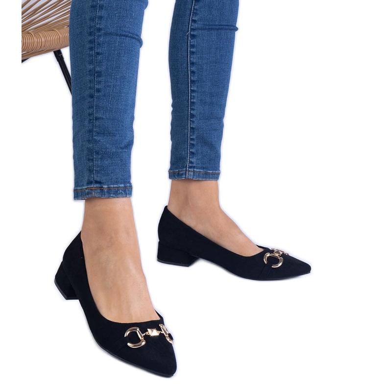 Bombas pretas de Ekozamsz com uma decoração de ouro preto Bombas pretas de Ekozamsz com uma decoração de ouro preto