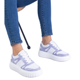 Tênis Violet OpenWork em uma sola enorme tolet