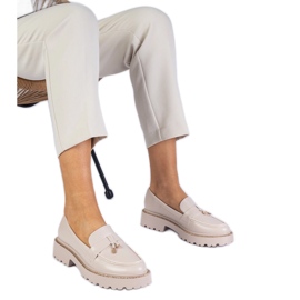 Mocassins bege decorados com strass